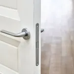 jak dopasować drzwi wewnętrzne